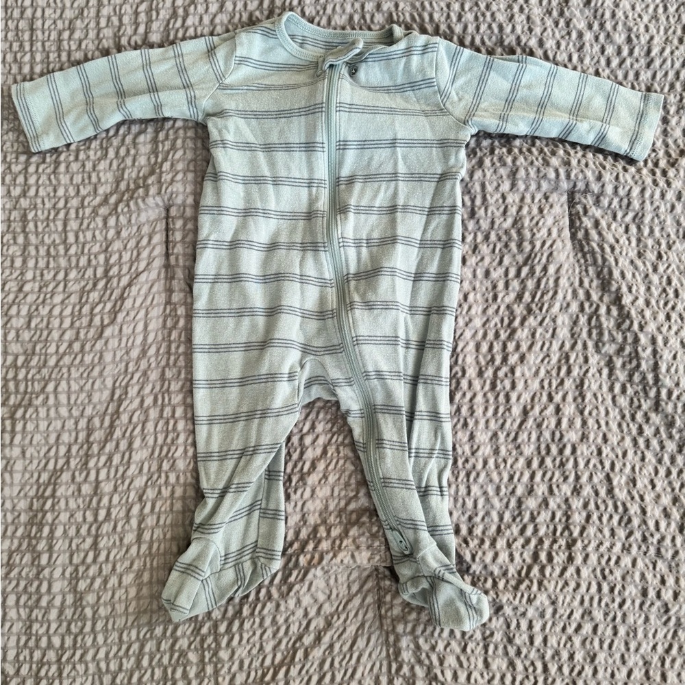 ⚠️3 Carter’s Onesie Footies Set⚠️ - Picture 3 of 4